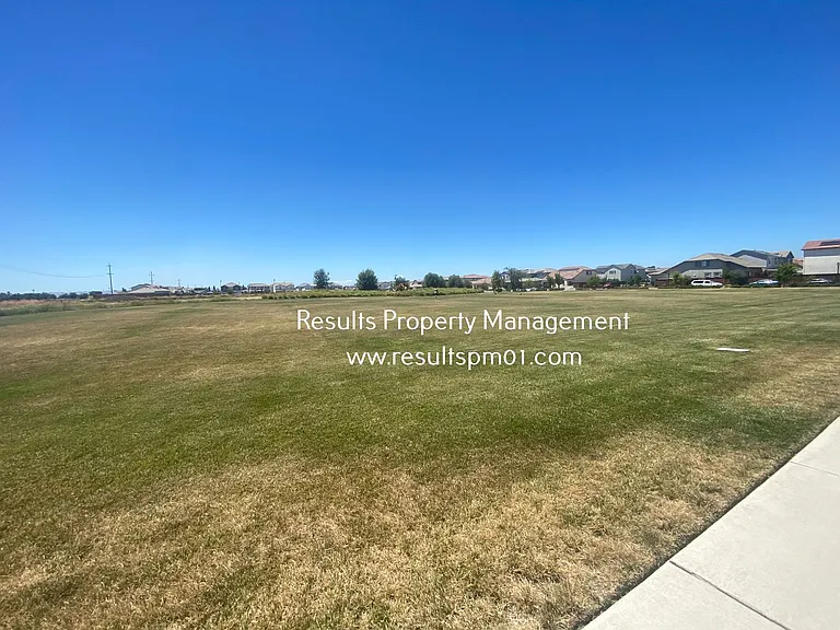 1573 Osborn Dr — Photo 35