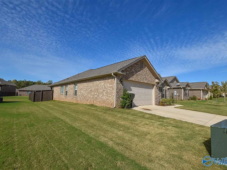 304 Fenrose Dr — Photo 5