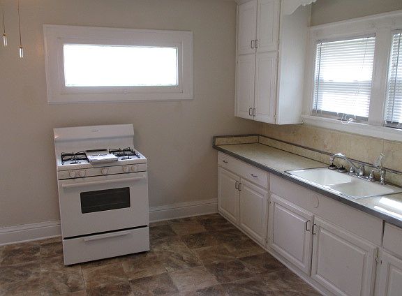 4th image of 410 E Irvington Ave