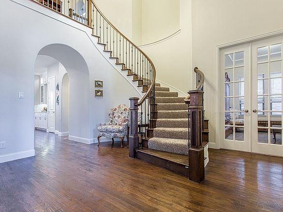 3rd image of 2313 Vaquero Ln