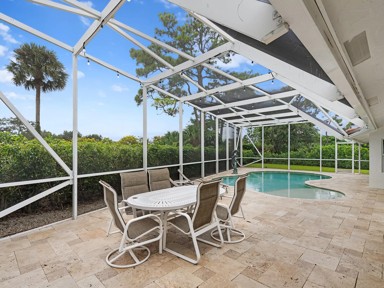 3 bed, 2.0 bath, 2069 sqft, $6,900 — Photo 1