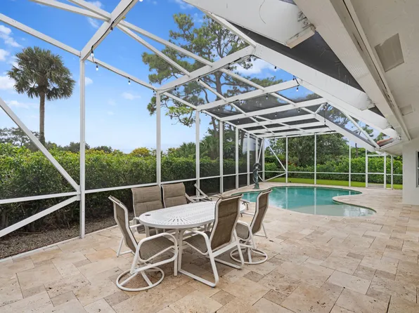 925 Foxpointe Circle, Delray Beach, FL 33445