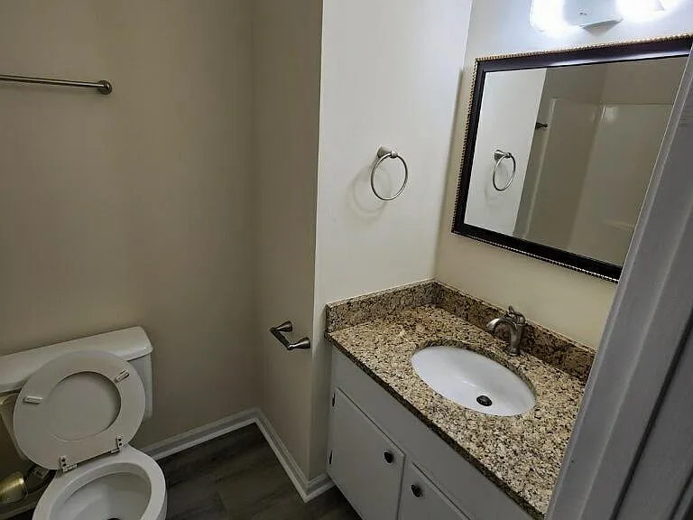 482 Huntington Rd — Photo 6