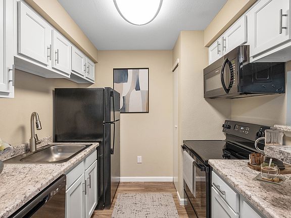 BellaTerra_2025_kitchen_virtuallystaged