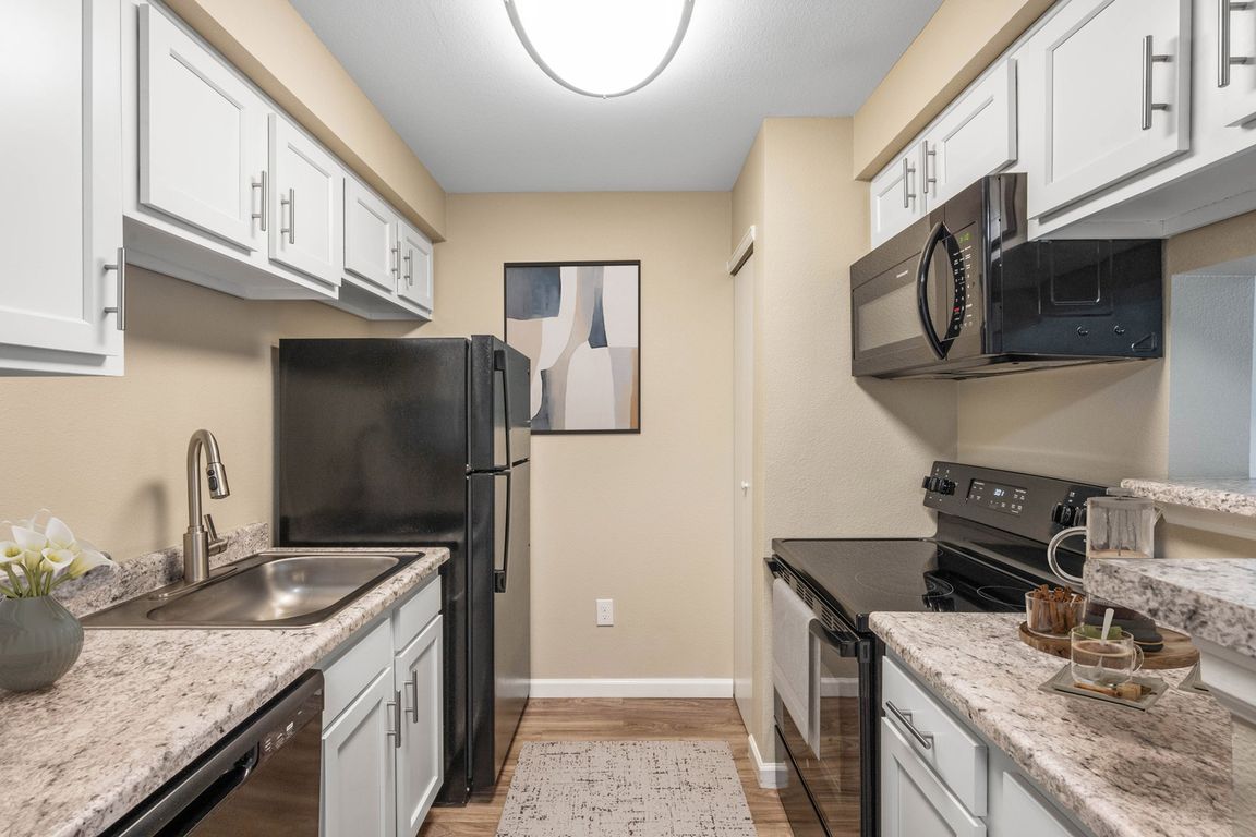 BellaTerra_2025_kitchen_virtuallystaged