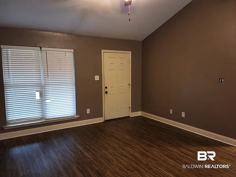 9530 Fox Hunter Ct W — Photo 2