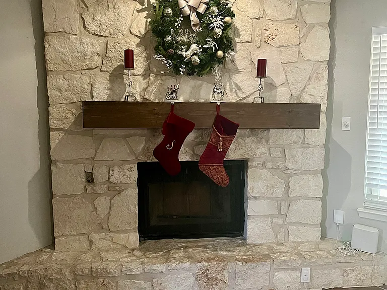 1213 Troy Ln — Photo 9