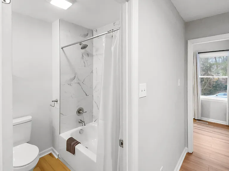 319 Wildberry Ln — Photo 3