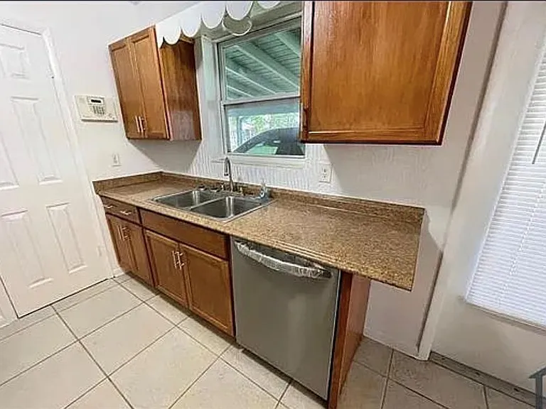 21499 Glendale Ave — Photo 2