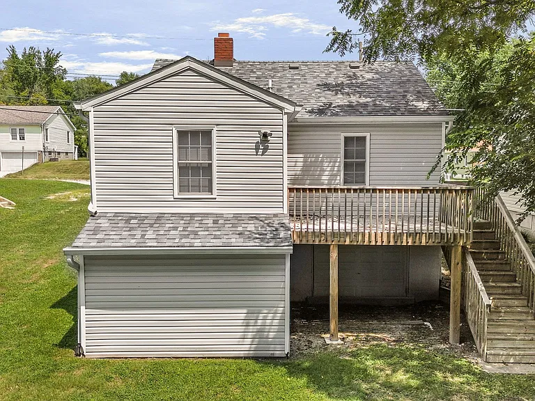 1404 E Elm St — Photo 22