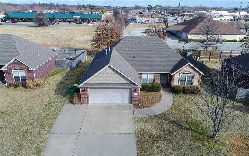 3 bed, 1667 sqft, $1,875 — Photo 1