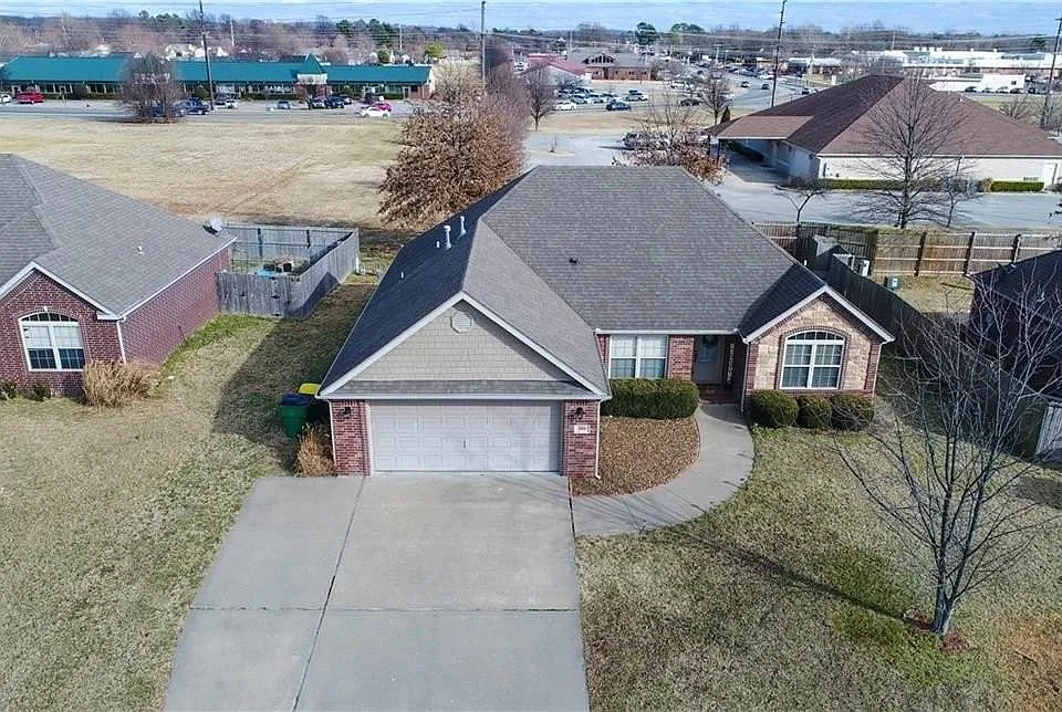 569 Westfield St