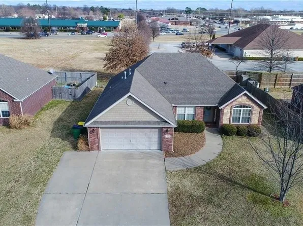 569 Westfield St, Springdale, AR 72762
