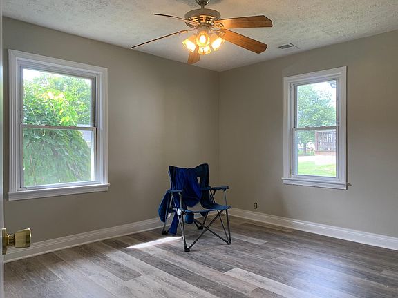 4th image of 74 Hazel Lawn Dr