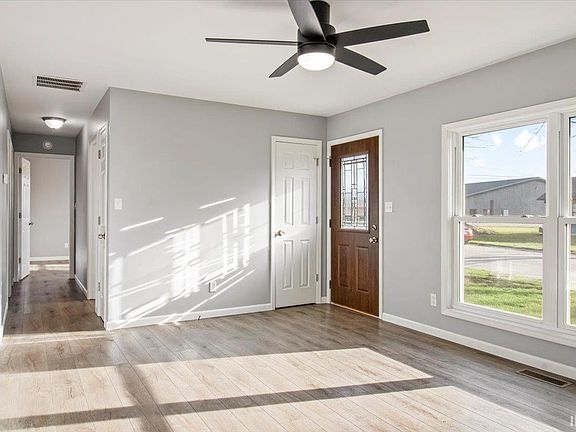 5th image of 806 S Elm Blvd