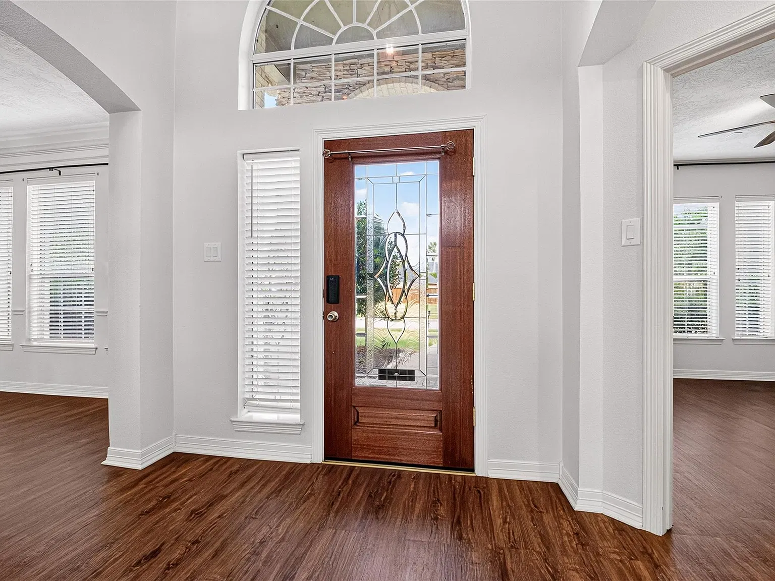 4 bed, 5.0 bath, 4805 sqft, $4,000 — Photo 4