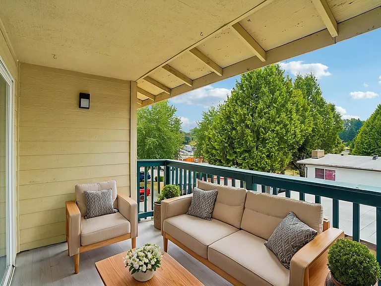 Sunset Highlands Apartments — Photo 12