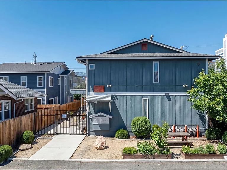 521 Sinclair St — Photo 13