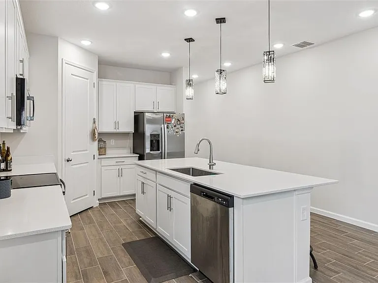 654 Heritage Square Dr — Photo 10