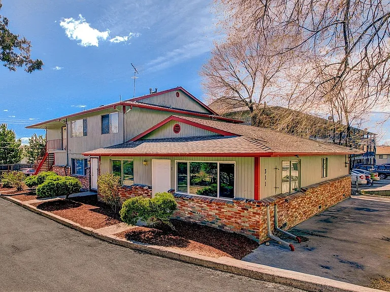 311 University Dr. — Photo 6