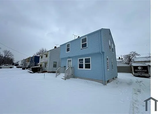 3 bed, 984 sqft, $1,300 — Photo 3