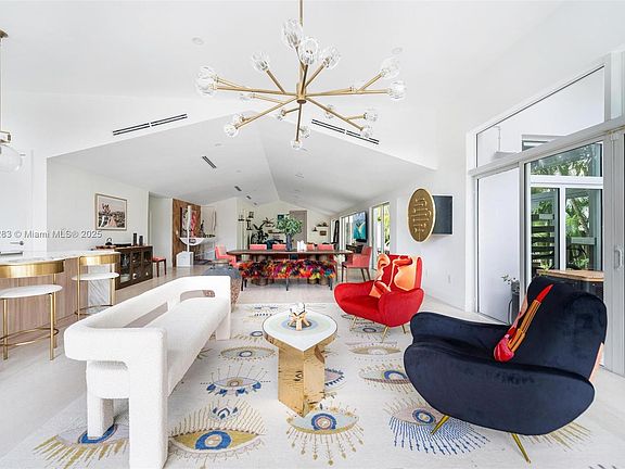 5th image of 520 E Di Lido Dr