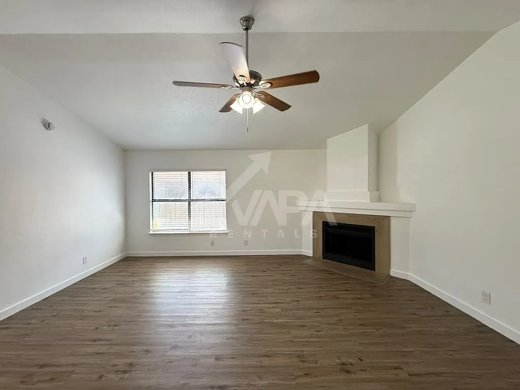 3 bed, 1440 sqft, $2,100 — Photo 4