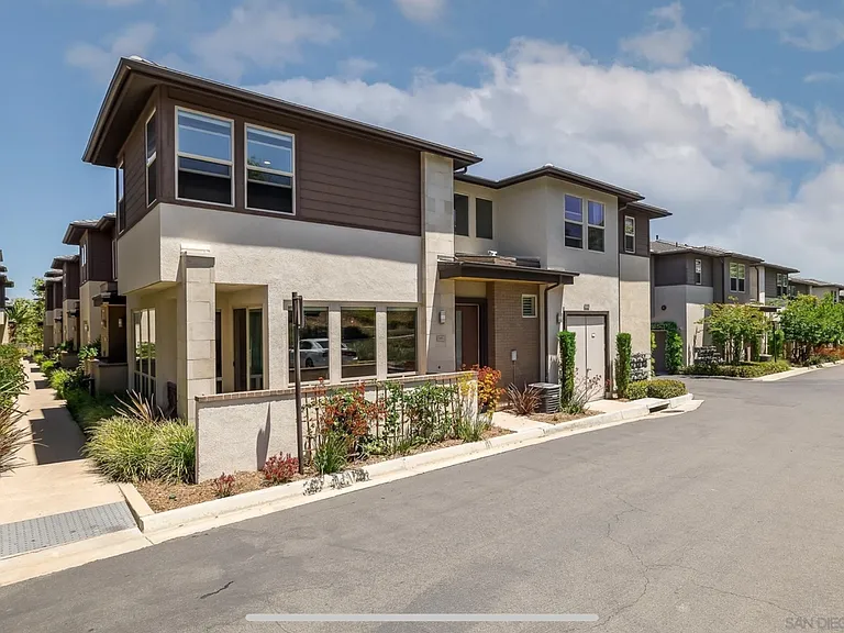 2460 Aperture Cir — Photo 25