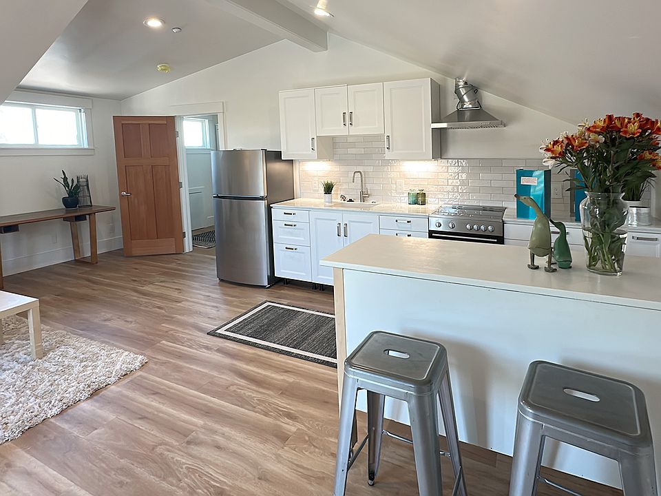 kitchen/living area