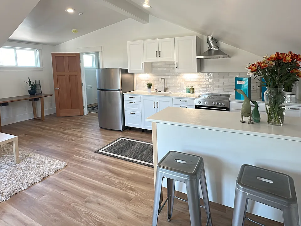 kitchen/living area
