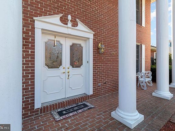 2nd image of 1201 Georgetown Cir