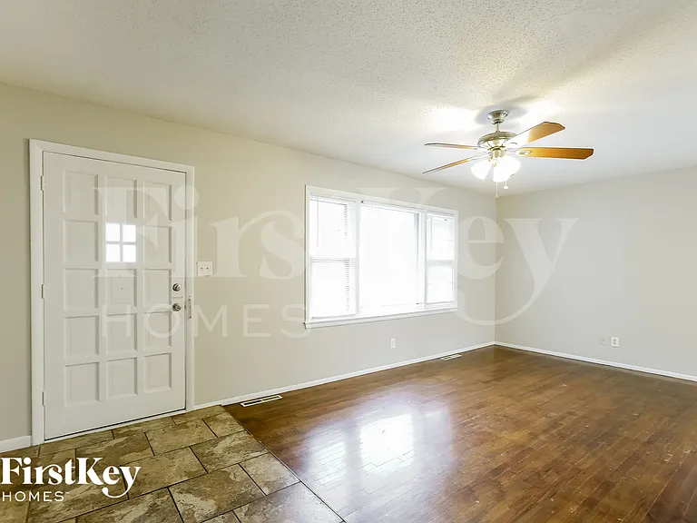 9207 Manchester Ave — Photo 3