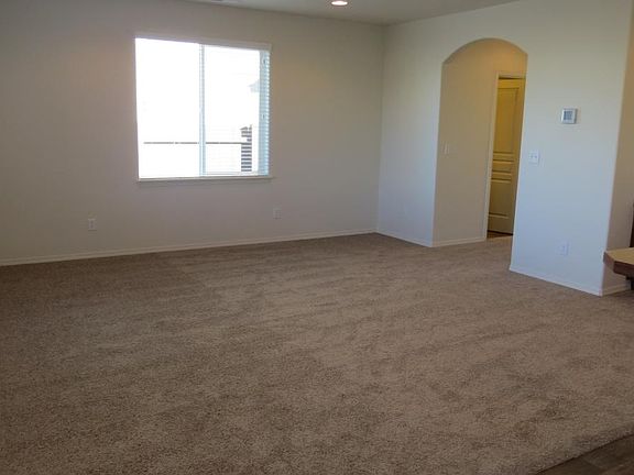 4th image of 21296 Daylily Ave