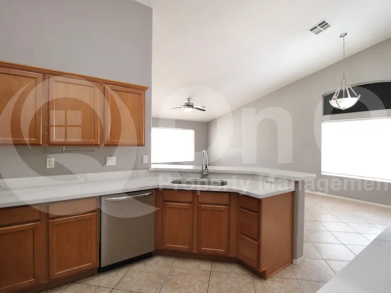 1139 E Morgan Ct — Photo 6