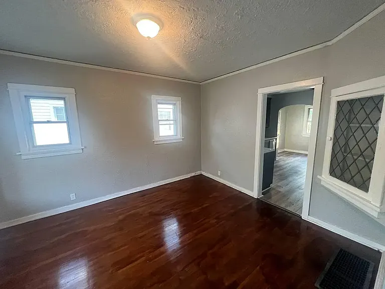 1045 Philadelphia Dr — Photo 5