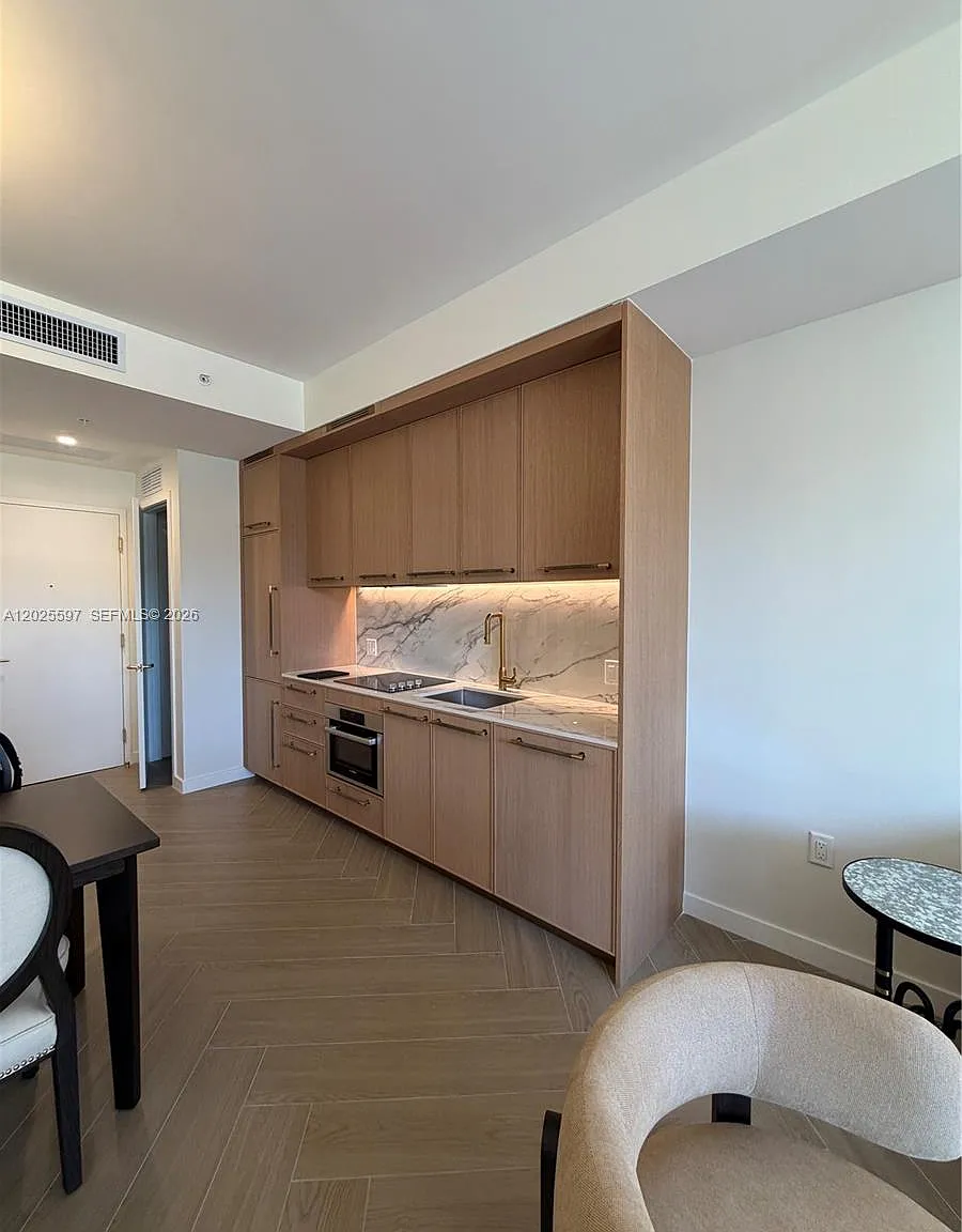 Nomad Residences — Photo 1