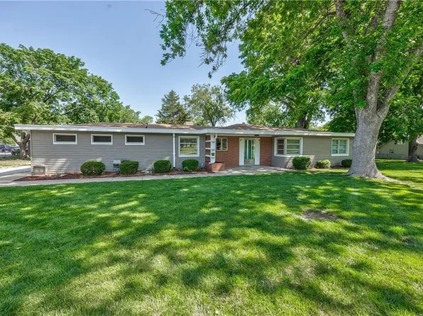 9316 W 80th St, Overland Park, KS 66204