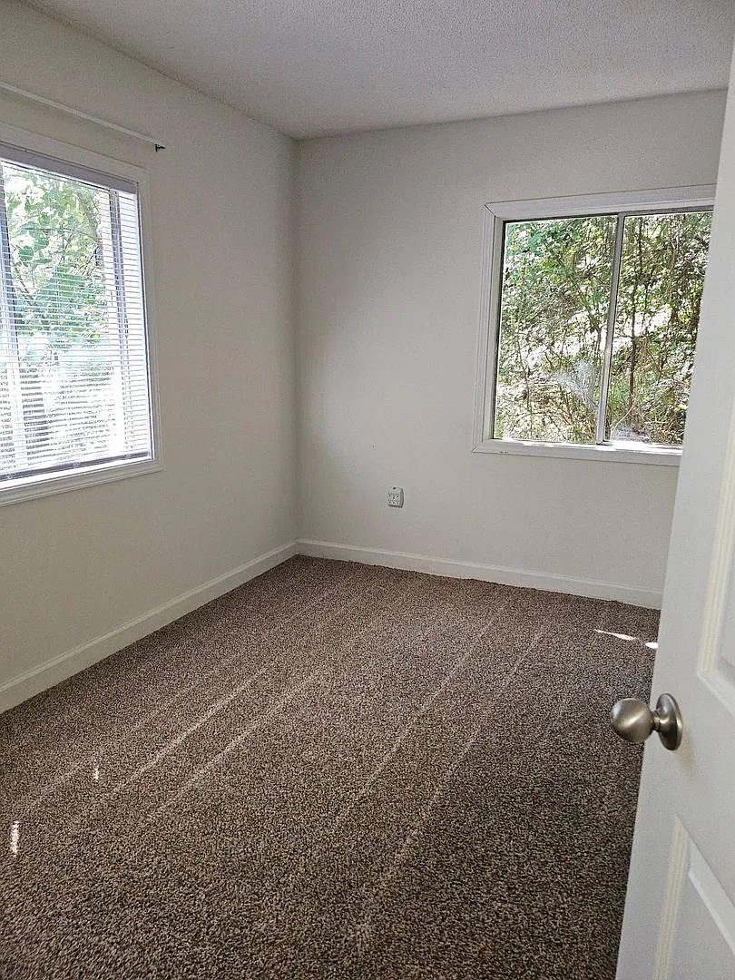 2/1 ground level apartment for rent — Photo 3