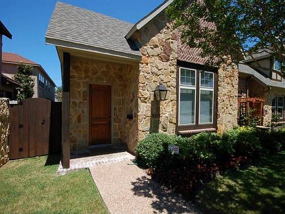 1st image of 3715 W Beverly Dr