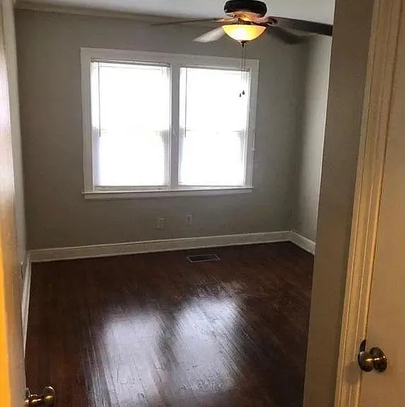 693 Loeb St — Photo 2