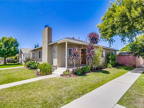 3rd image of 2265 Carfax Ave