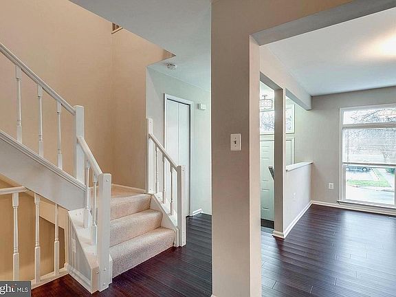 5th image of 481 Virginia Ave