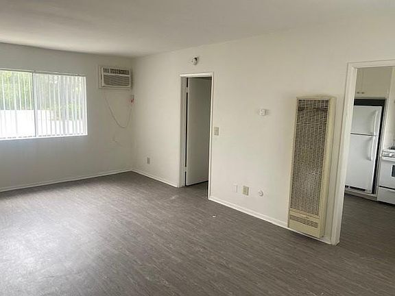 2nd image of 400 N Mentor Ave #13