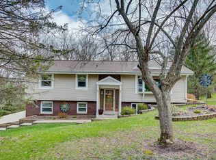 W280N1370 Cloverleaf Ln, Pewaukee, WI 53072