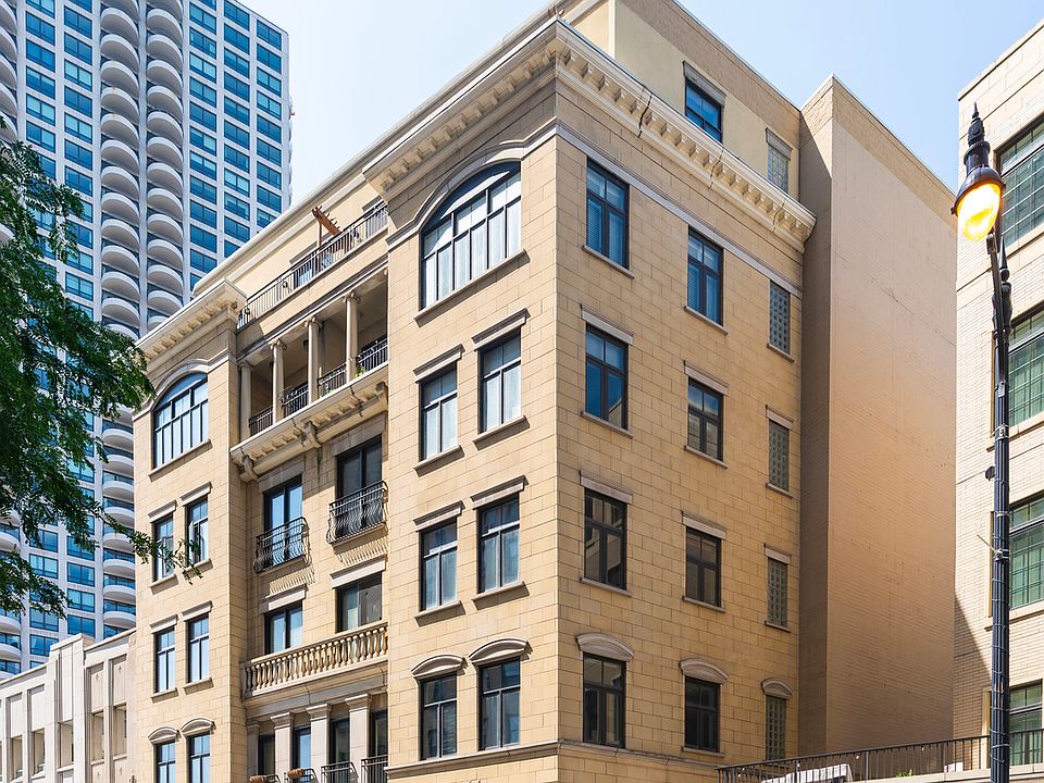 1st image of 2042 N Clark St APT 2N