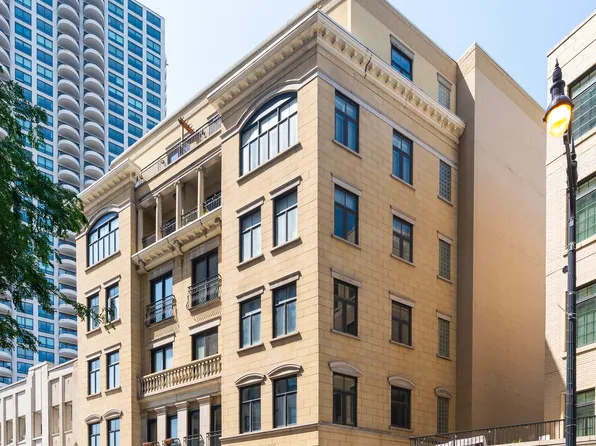 2042 N Clark St APT 2N, Chicago, IL 60614