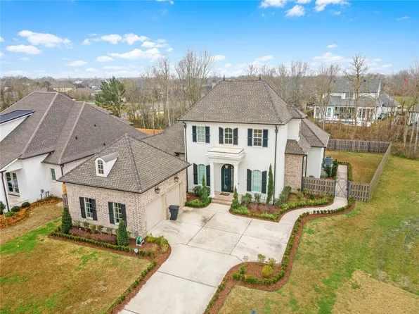 203 Oak Park Ct, Belle Chasse, LA 70037