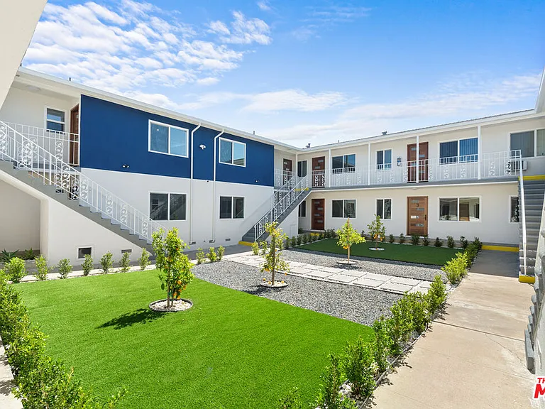 420 S Sepulveda Blvd #9 — Photo 2
