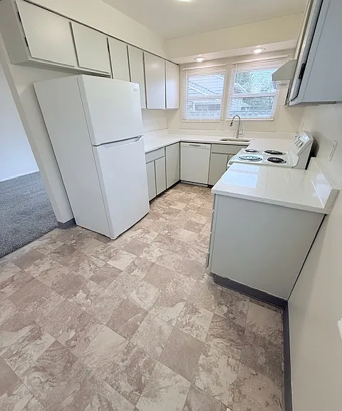 2101 SW Camelot Ct — Photo 11
