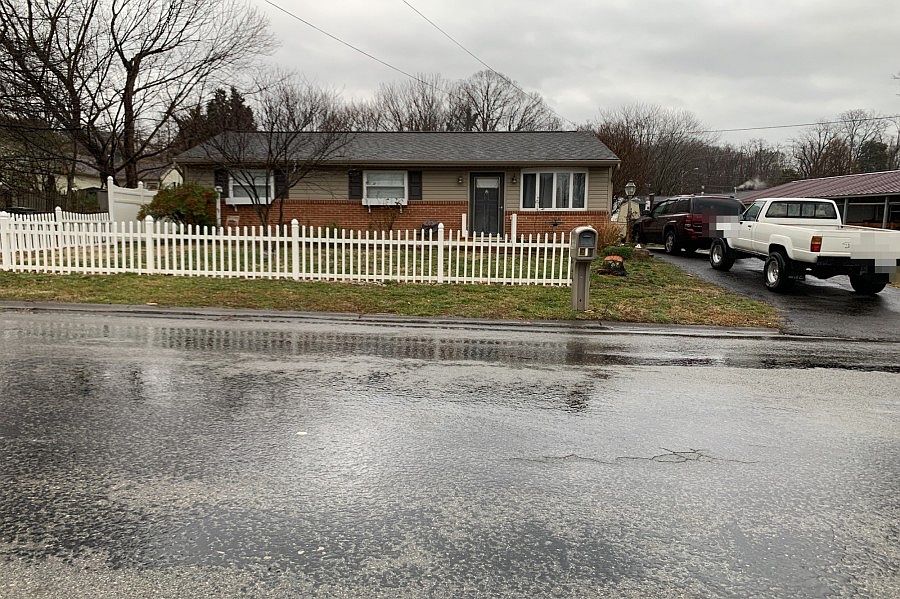 1st image of 746 Haven St